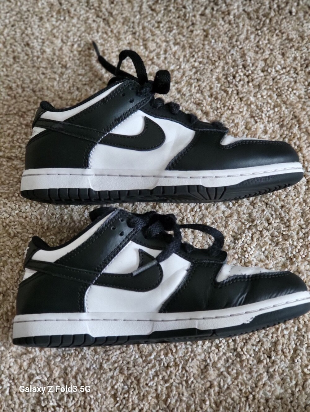 ♥️EUC♥️ Nike Girls Black and White Low Dunks Sneakers - Picture 6 of 8